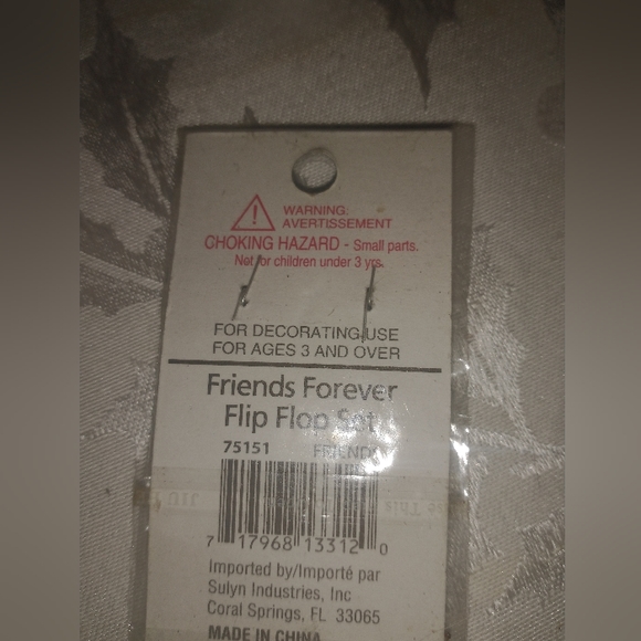 Enameled Charms Pendants Friends Forever Flip Flop New in Package Summer Besties - Picture 3 of 3